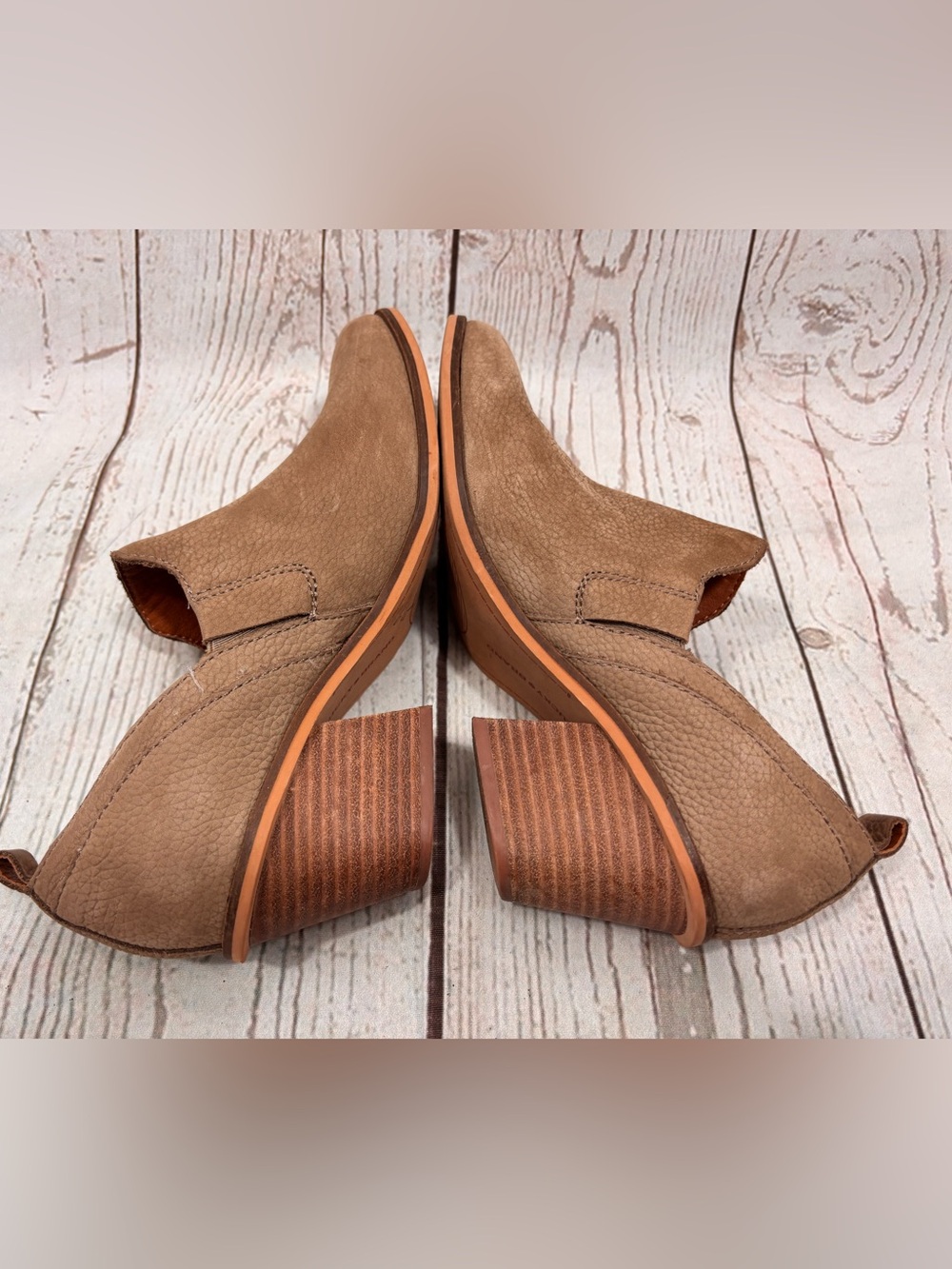 Lucky Brand Vennia Ankle Booties Taupe Leather Chunky Block Heel Sz 7.5
